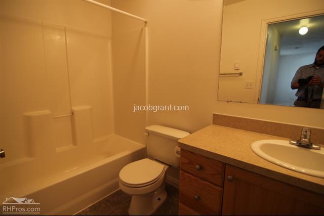 Building Photo - 3560 Deloy Dr
