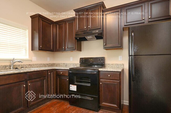 Building Photo - 3680 Brookhollow Dr