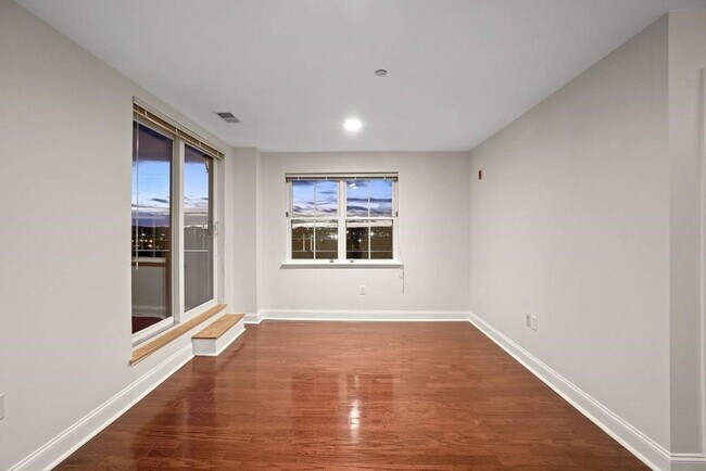 Building Photo - 120 Wyllis Ave