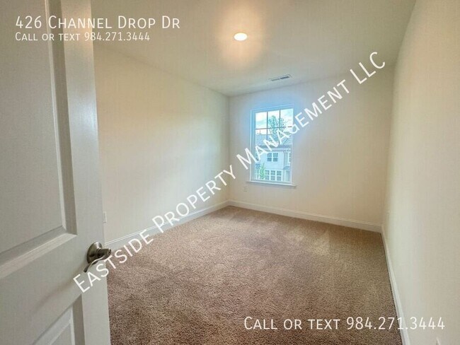 Building Photo - 426 Channel Drop Dr