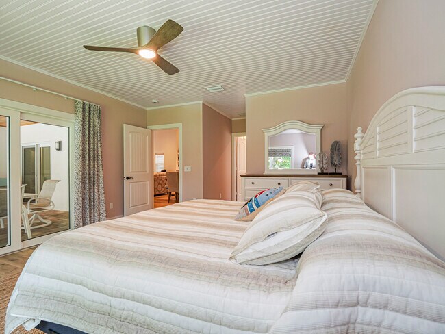 Building Photo - 9340 Frangipani Dr