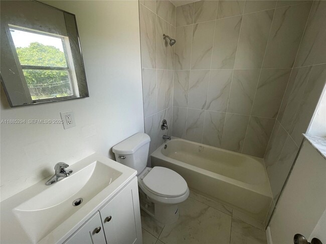 Building Photo - 801 N H St