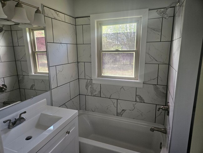 Building Photo - 309 Bratton Ave