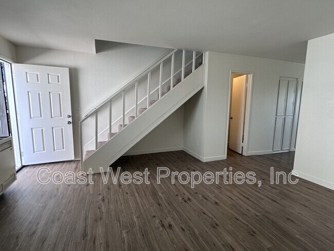 Building Photo - 1168 Cypress Ave