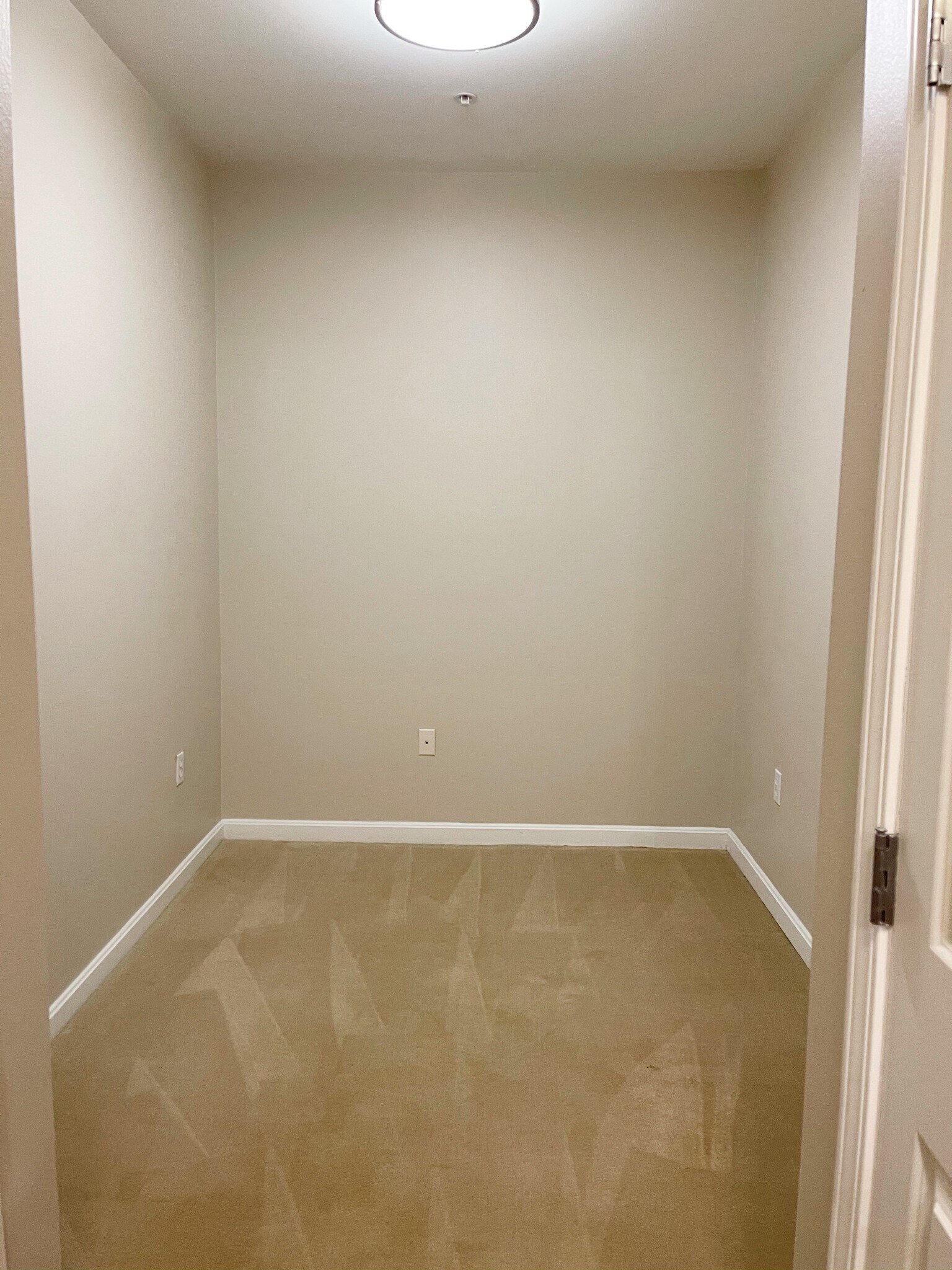 Building Photo - 903 Providence Place