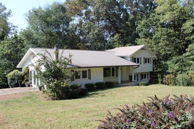 Primary Photo - 192 Summit St