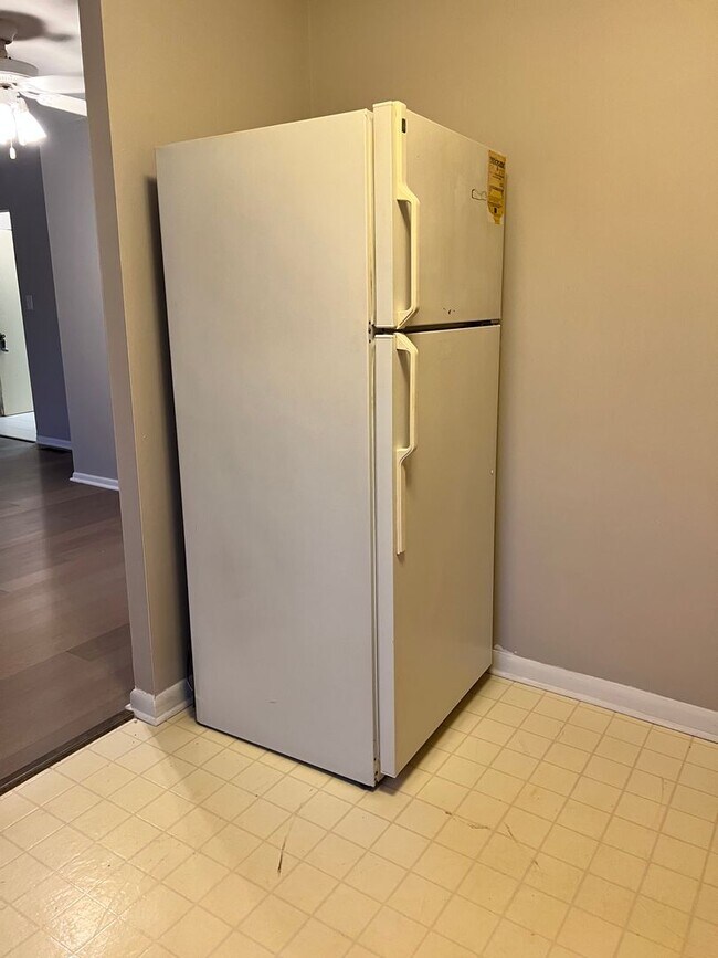 Building Photo - Two bedroom apartment in Northeast Baltimo...
