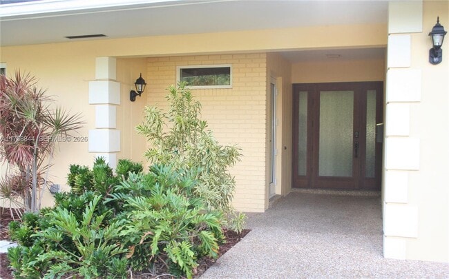 Building Photo - 1933 Twin Dolphin Ln