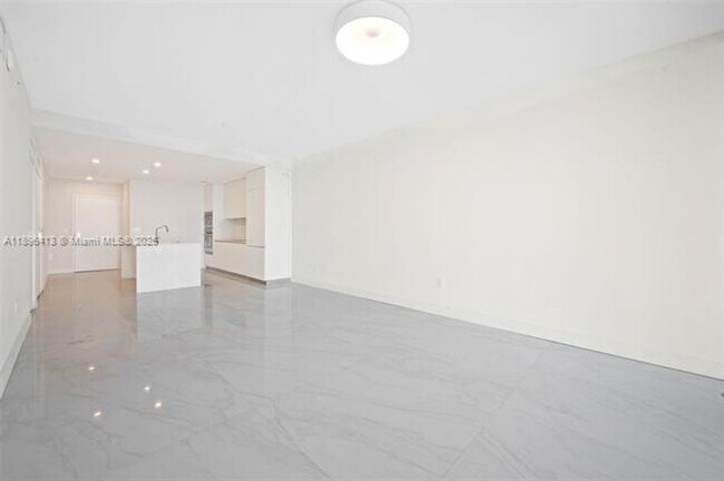 Building Photo - 700 NE 24th St