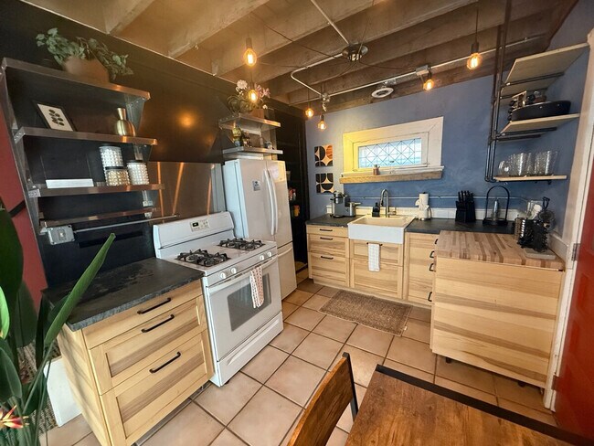 Building Photo - 2900 Champa St