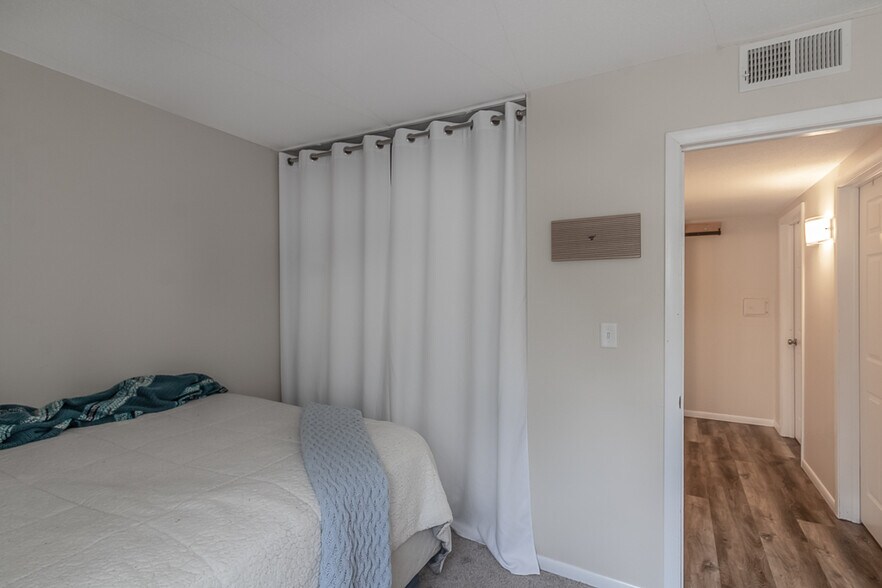 Building Photo - 2219 Marwood Dr