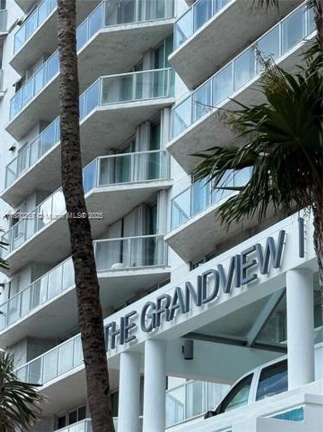 Building Photo - 5900 Collins Ave