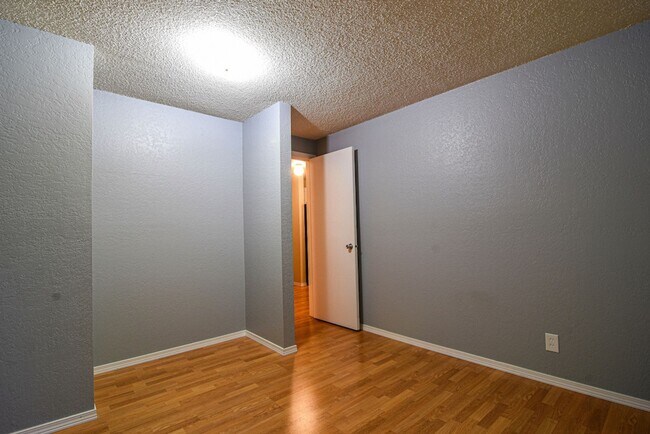Building Photo - Shoreline Two Bedroom Condo