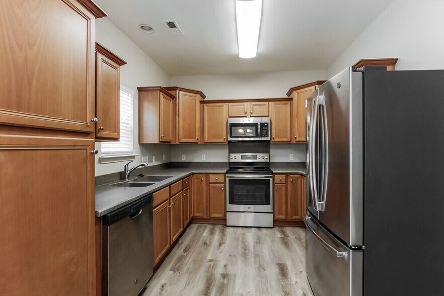 Building Photo - 6103 Sid Crane Dr