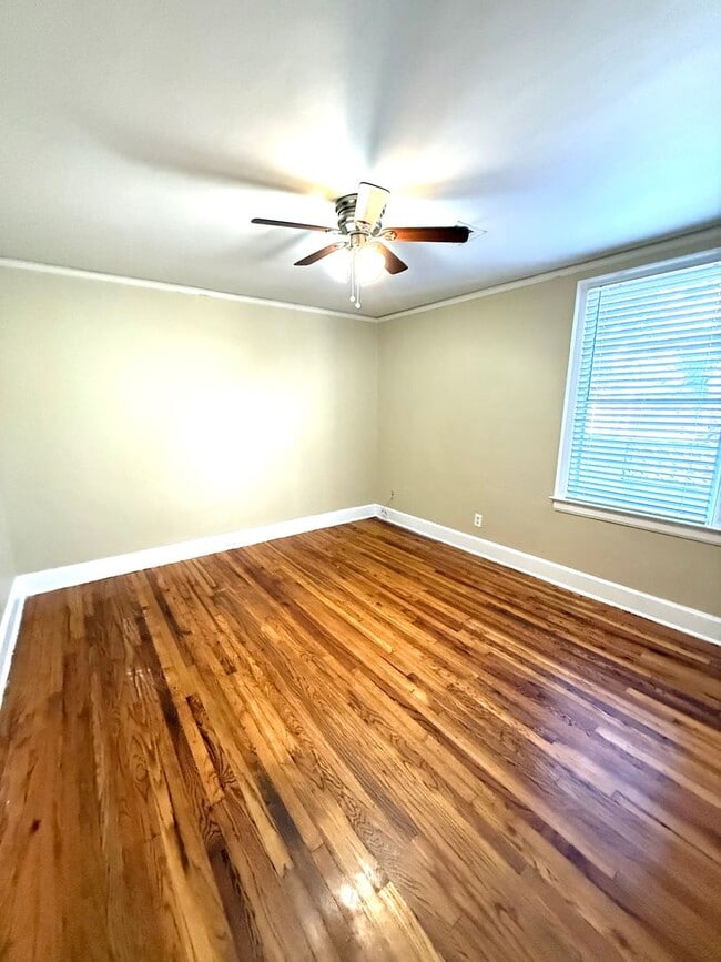 Building Photo - ** 3 bed 2 bath located in Capital Heights ** Call our self-showing number to schedule a tour 334...