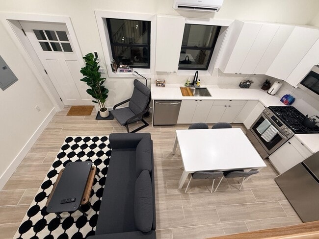 Building Photo - 27 Graham St