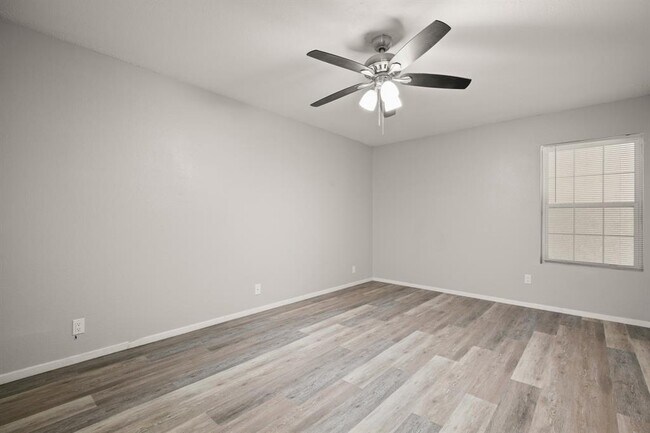 Building Photo - 910 Duncan Ln