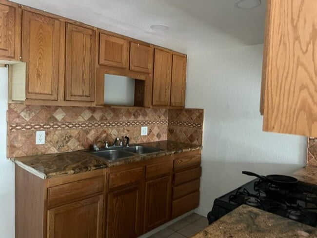 Building Photo - 10429 El Mercado Dr