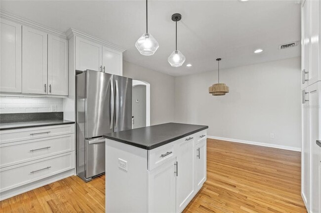 Building Photo - 1023 W Ohio Ave