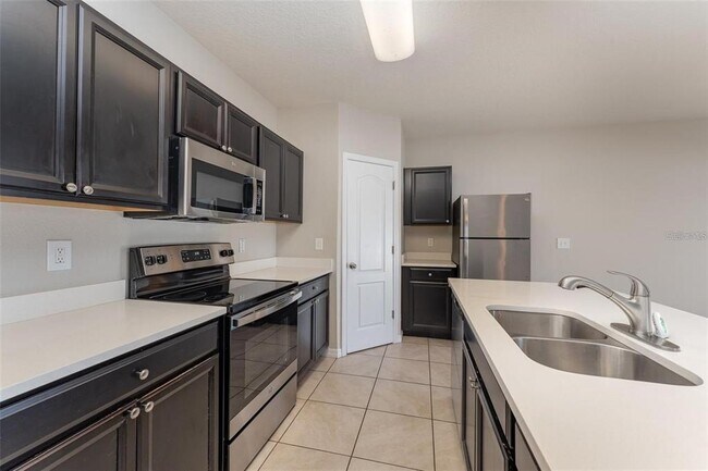 Building Photo - 128 Tanager St