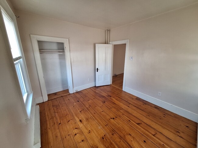 Building Photo - 19 Robinson St