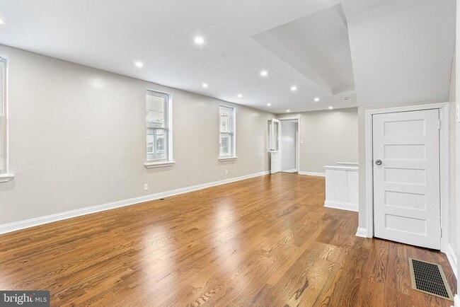 Building Photo - 518 S 56th St