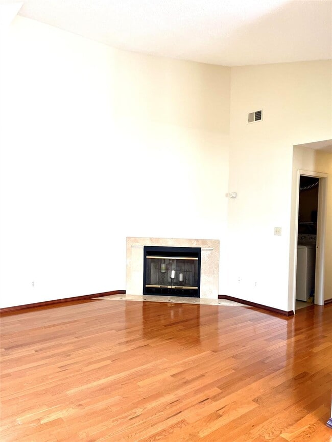 Building Photo - 4001 Whispering Hills Dr