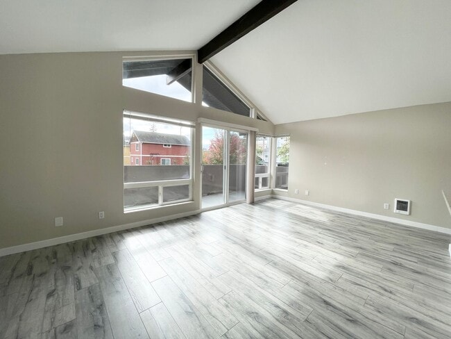 Building Photo - 14320 Roosevelt Way N