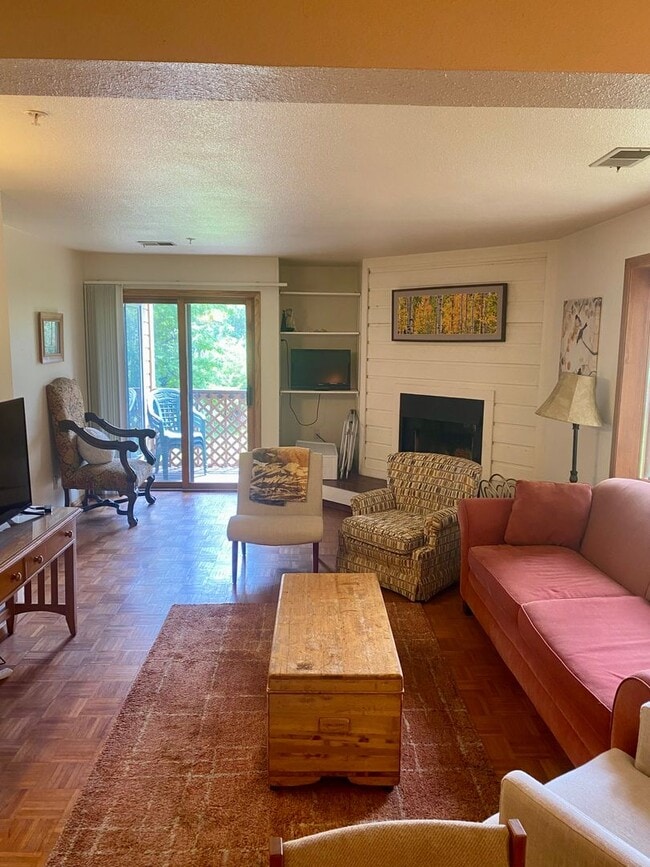 Building Photo - Furnished 2-Bedroom Condo with Great Amenities