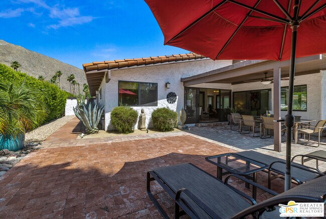 Building Photo - 1347 Primavera Dr S