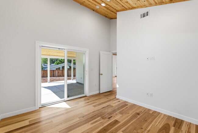 Building Photo - 3196 Rohrer Dr