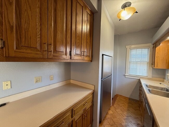 Building Photo - WEST END! 3 bed/ 2 bath