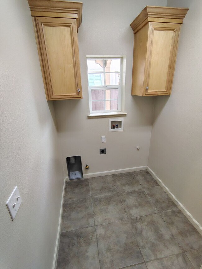 Building Photo - 363 Cabernet Dr