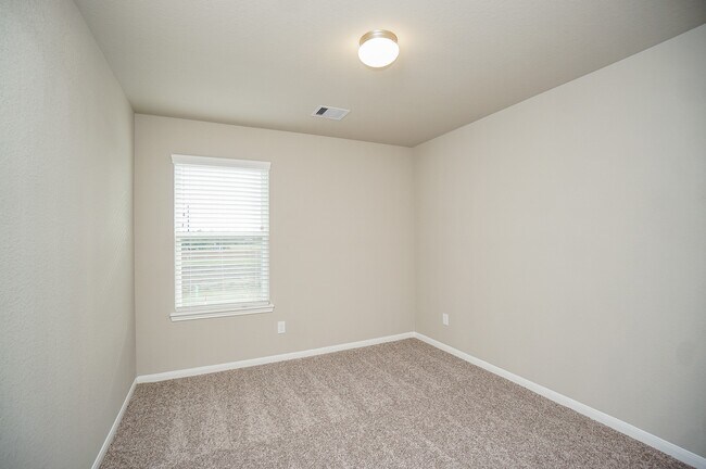 Building Photo - 5463 Grand View Dr