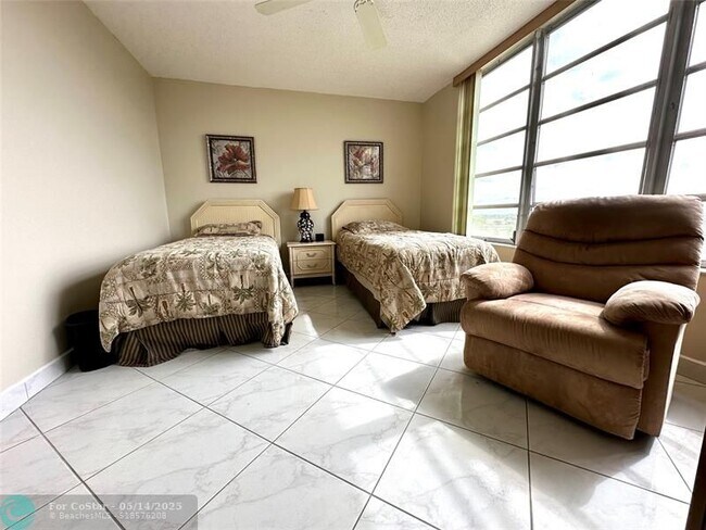 Building Photo - 2671 S Course Dr