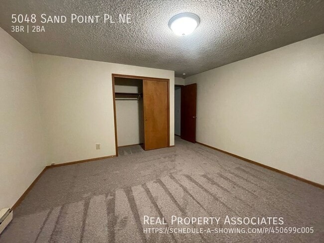 Building Photo - 5048 Sand Point Pl NE
