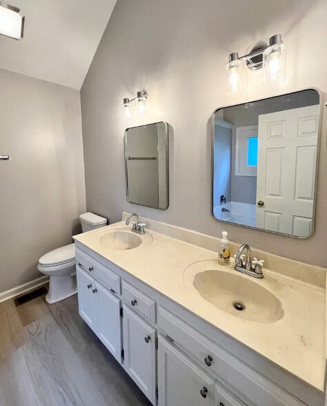 Building Photo - 1816 Devon Dr