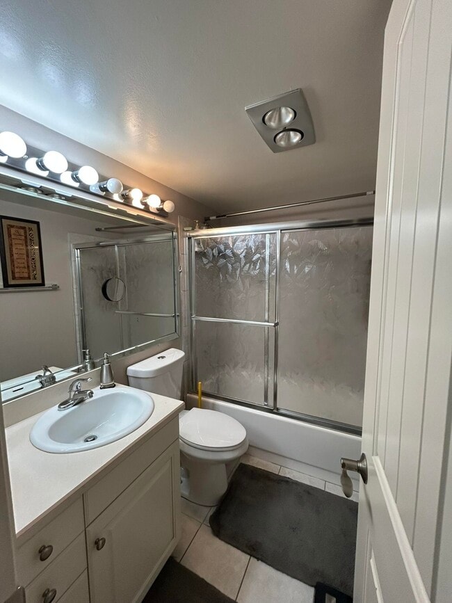 Building Photo - 570 Durham Cir