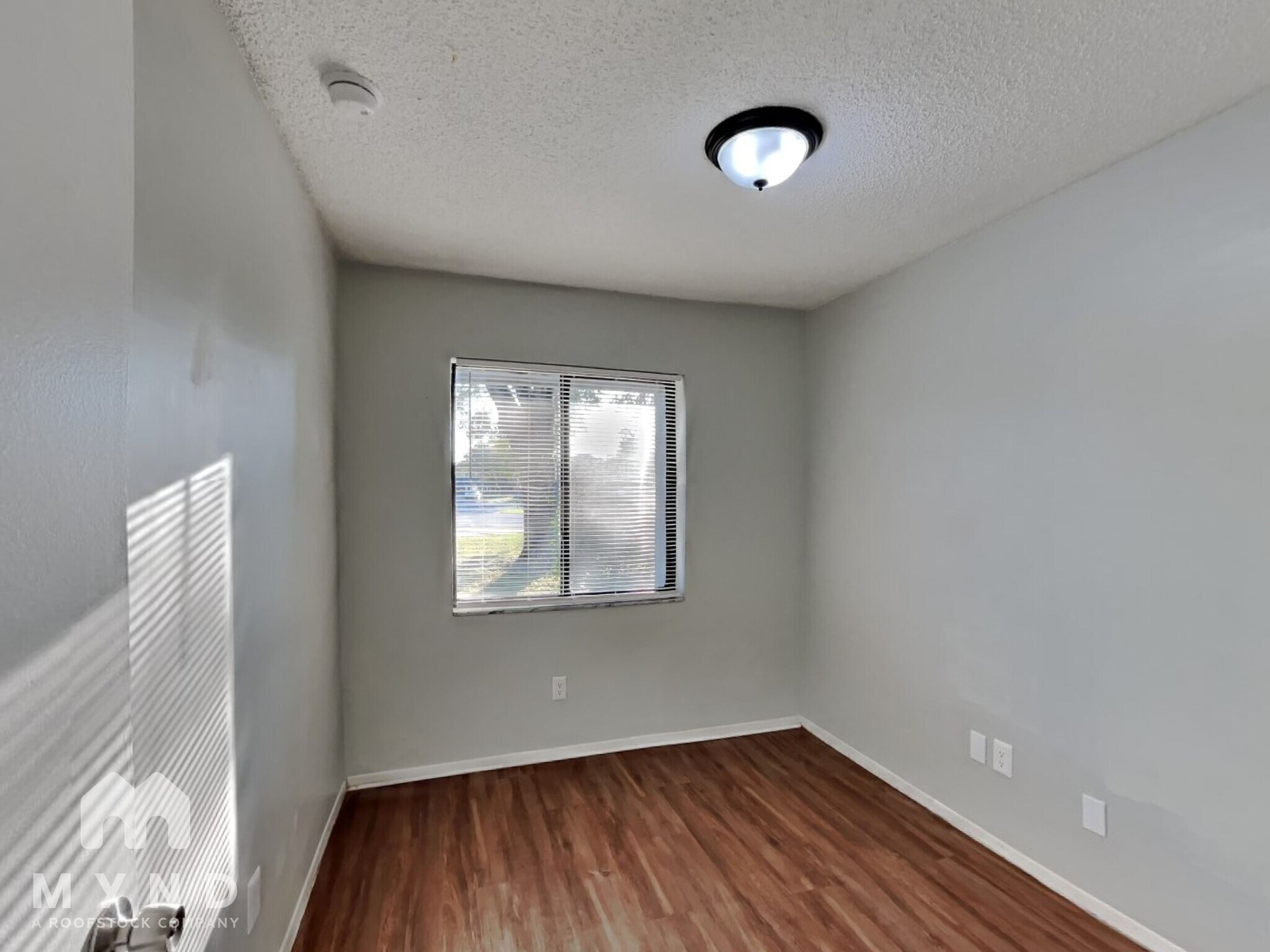 Building Photo - 1060 Huntington Ct