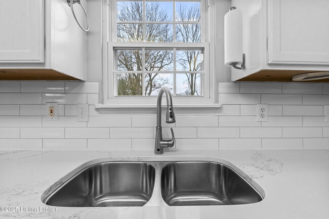 Building Photo - 11001 Bay Run Dr