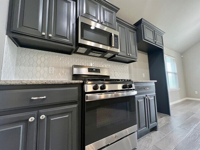 Building Photo - 8722 SW 40th Ter
