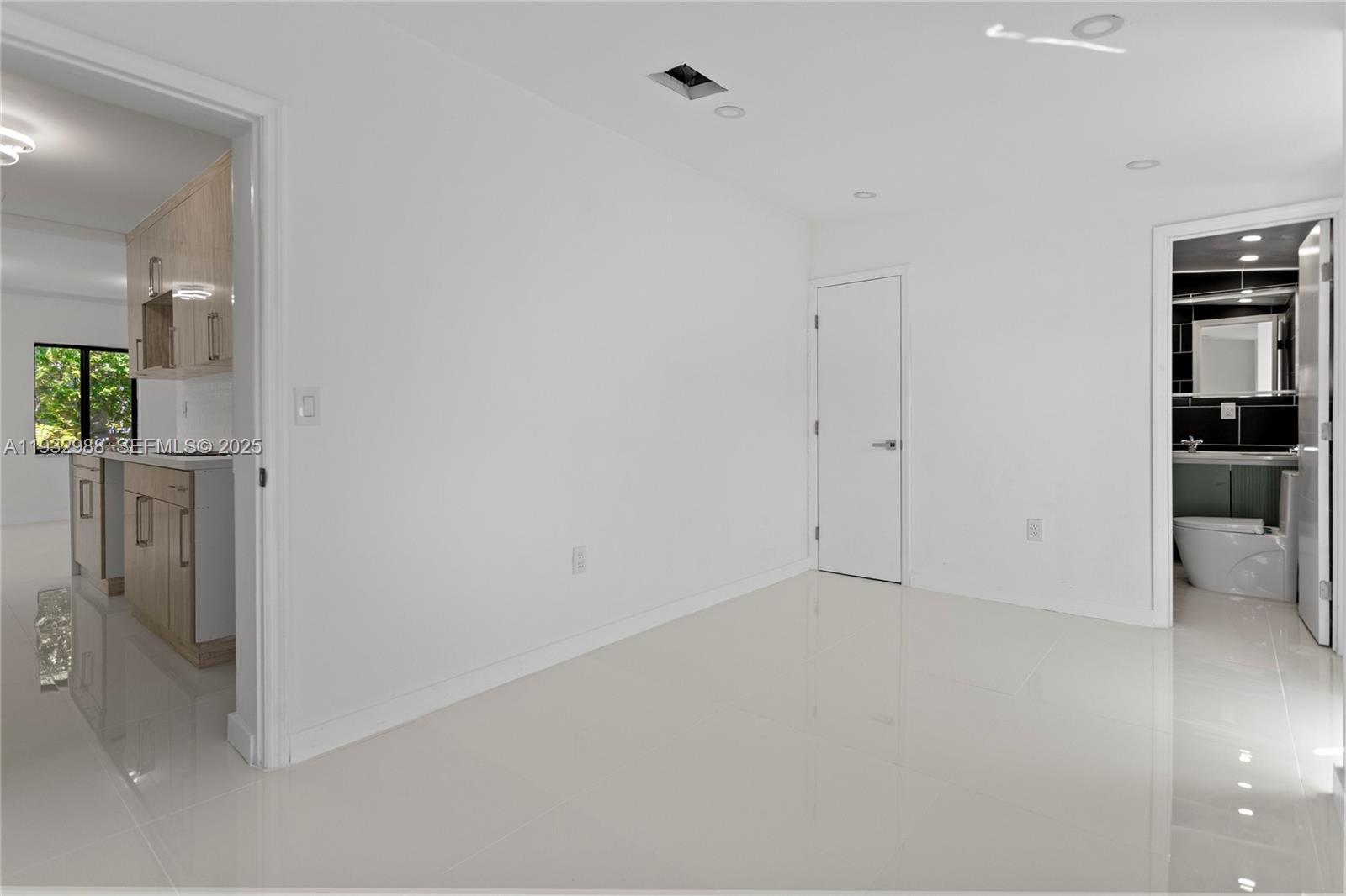 Building Photo - 1640 NE 183rd St