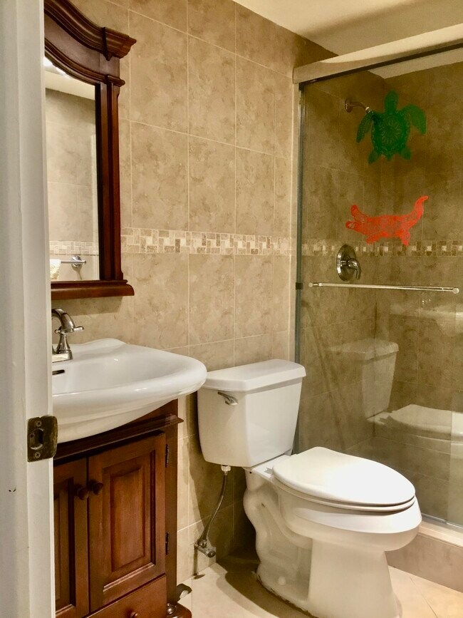 Building Photo - 4007 N Cypress Dr