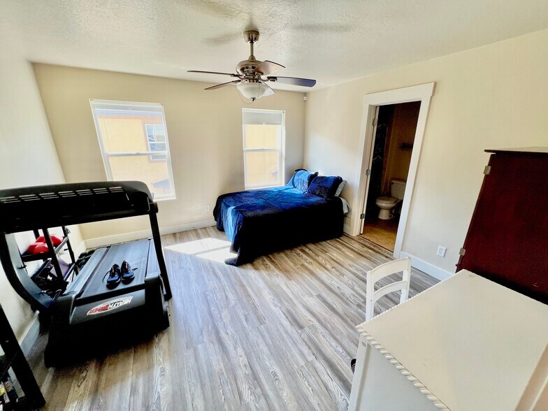 Building Photo - 172 W Barry Links Way