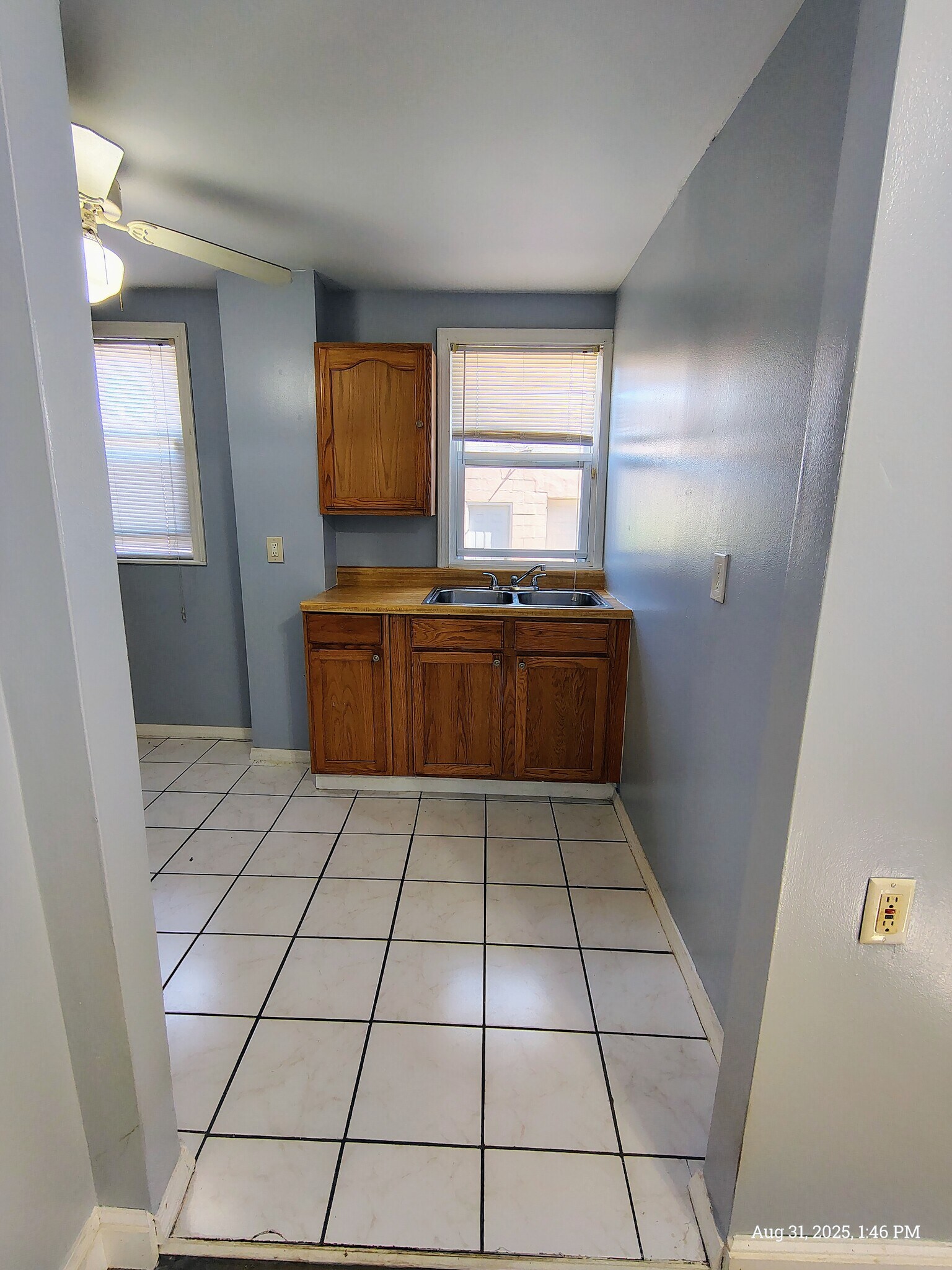 Building Photo - 463 Linden St