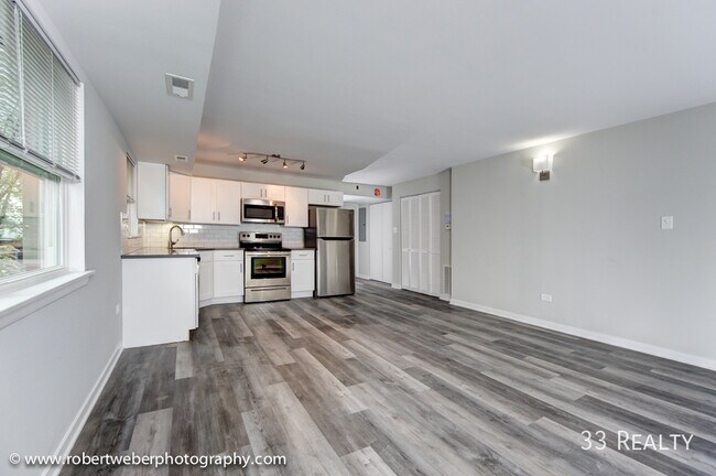 Building Photo - Euclid Place / Arlington Heights / 1 Bed /...