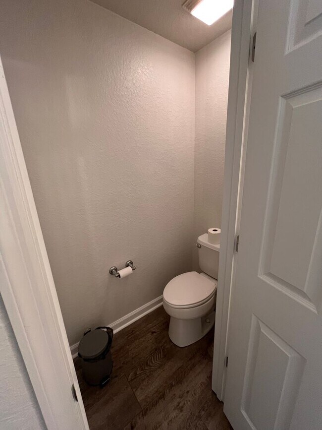 Building Photo - 4146 SW 47th Ct