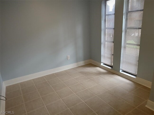 Building Photo - 4928 Vincennes St