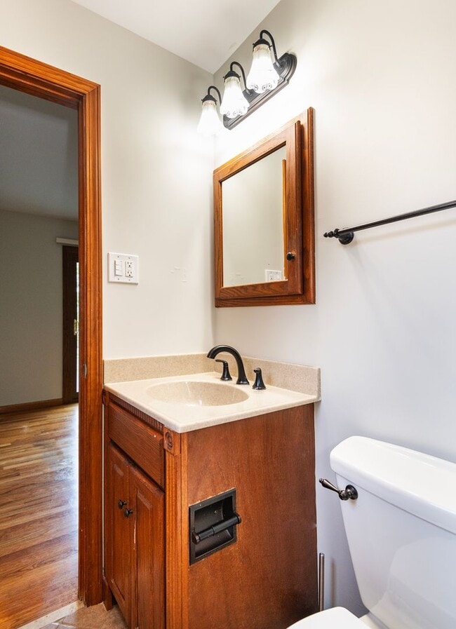 Building Photo - Spacious 4-Bed, 2.5-Bath Split-Level Home