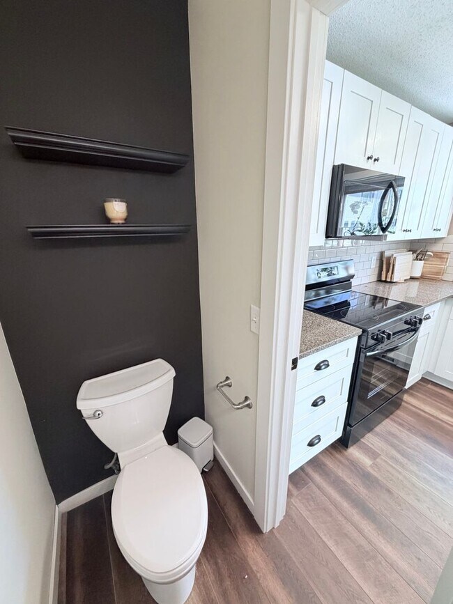 Building Photo - Modern 2-Bedroom Townhome in Apple Valley with Private Patio!!